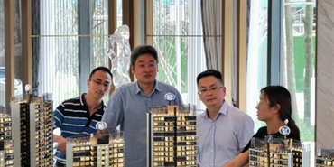 集团党委副书记、总经理胡红根 调研锦城峰荟人才公寓项目
